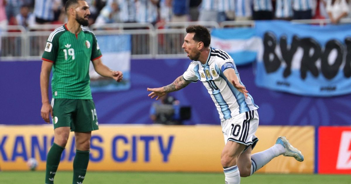 شاهد.. ميسي يسجل هدف التقدّم للأرجنتين أمام الجزائر ويذرف دموعاً