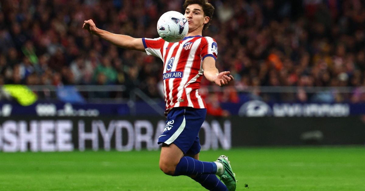 أتلتيكو مدريد يضغط على برشلونة قبل الكلاسيكو وخوليان يحظى بتصفيق