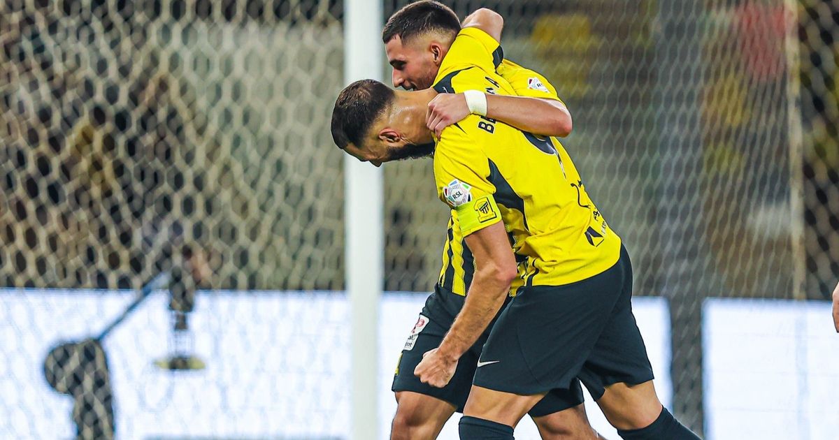 كريم بنزيما يلغي متابعة حسام عوار على "إنستغرام".. ما السبب؟