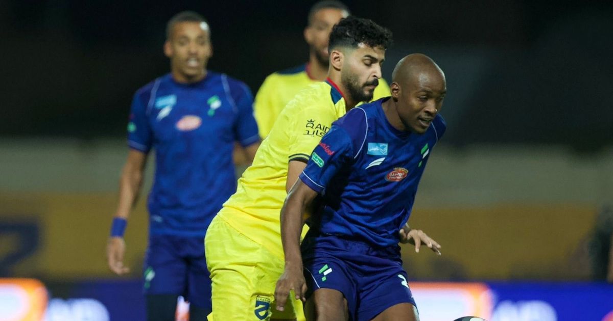 الحظ يعاند السومة من جديد.. الحزم يكتفي بتعادل مع الفتح بالدوري السعودي