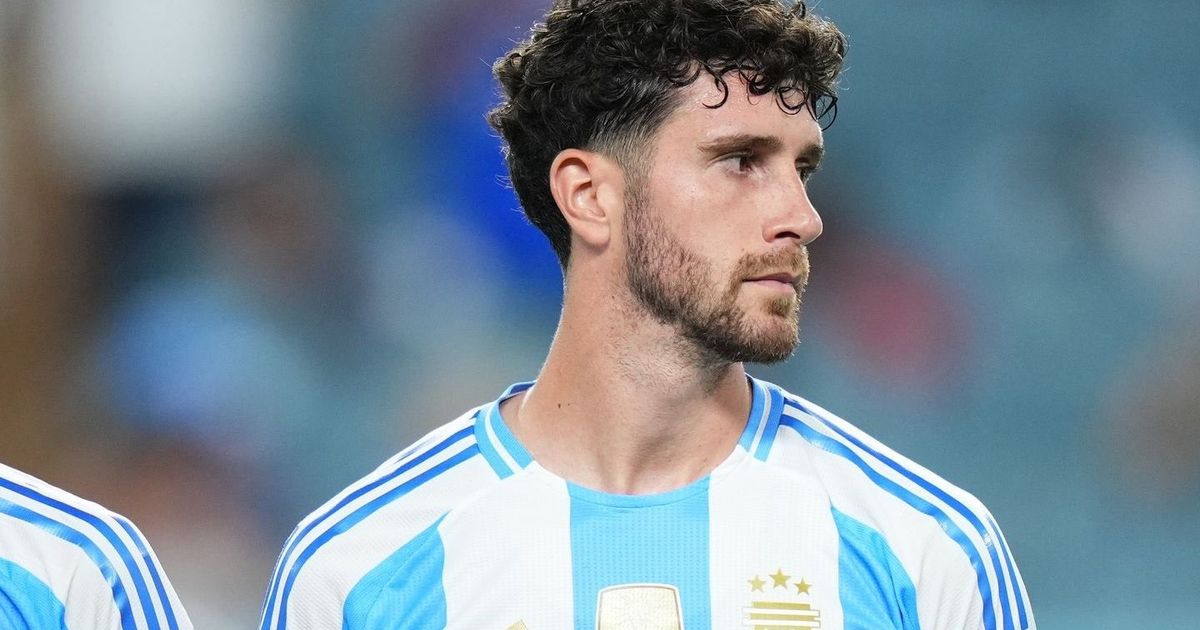 الأرجنتين تستدعي المدافع سينسي لكأس العالم