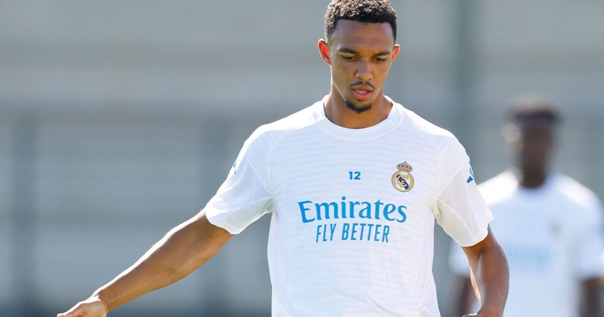 استبدال أرنولد مدافع ريال مدريد بعد 288 ثانية فقط من البداية