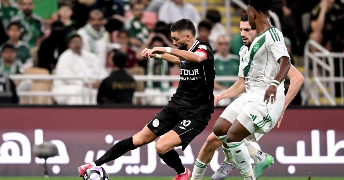 الشباب يعطّل الأهلي بـ10 لاعبين ويبعده عن قمة دوري روشن بهدف عكسي