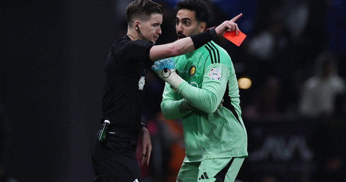 جيسوس: لا يوجد داعي لحصول نواف العقيدي على بطاقة حمراء