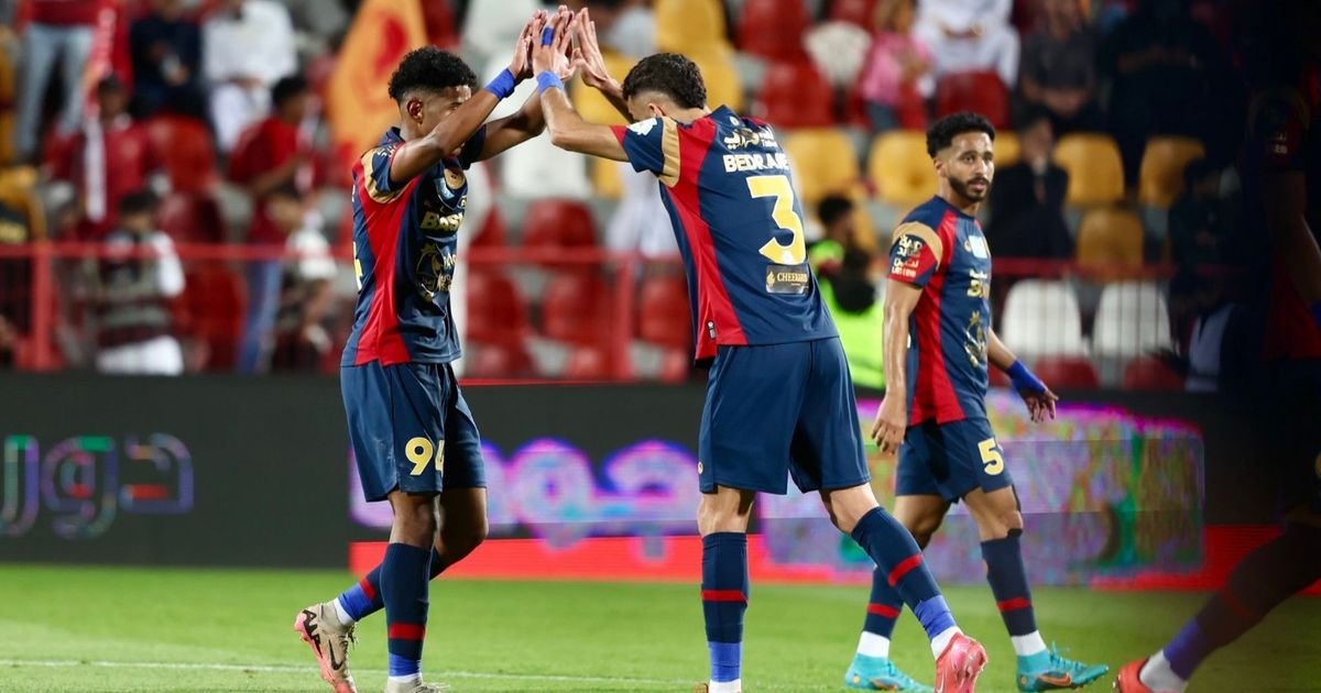 ضمك يُرسل الرائد لدوري يلو.. والقادسية يتجاوز الأهلي