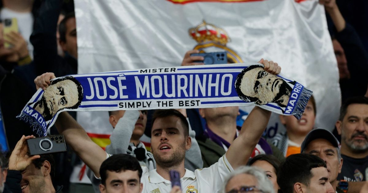 مساحات سبورت : جمهور ريال مدريد يهتف ضد تيباس ويرسم كلمة 