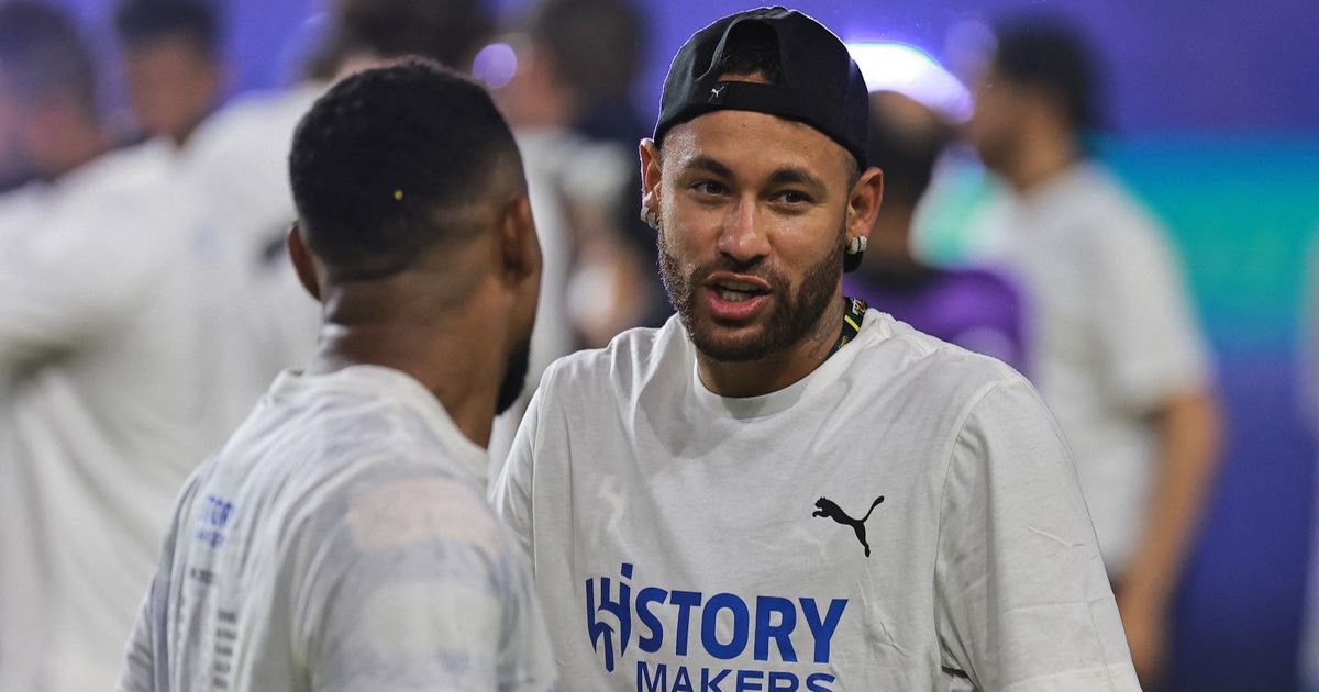 نيمار يفنّد "أكاذيب" عن رحيله من الهلال إلى برشلونة