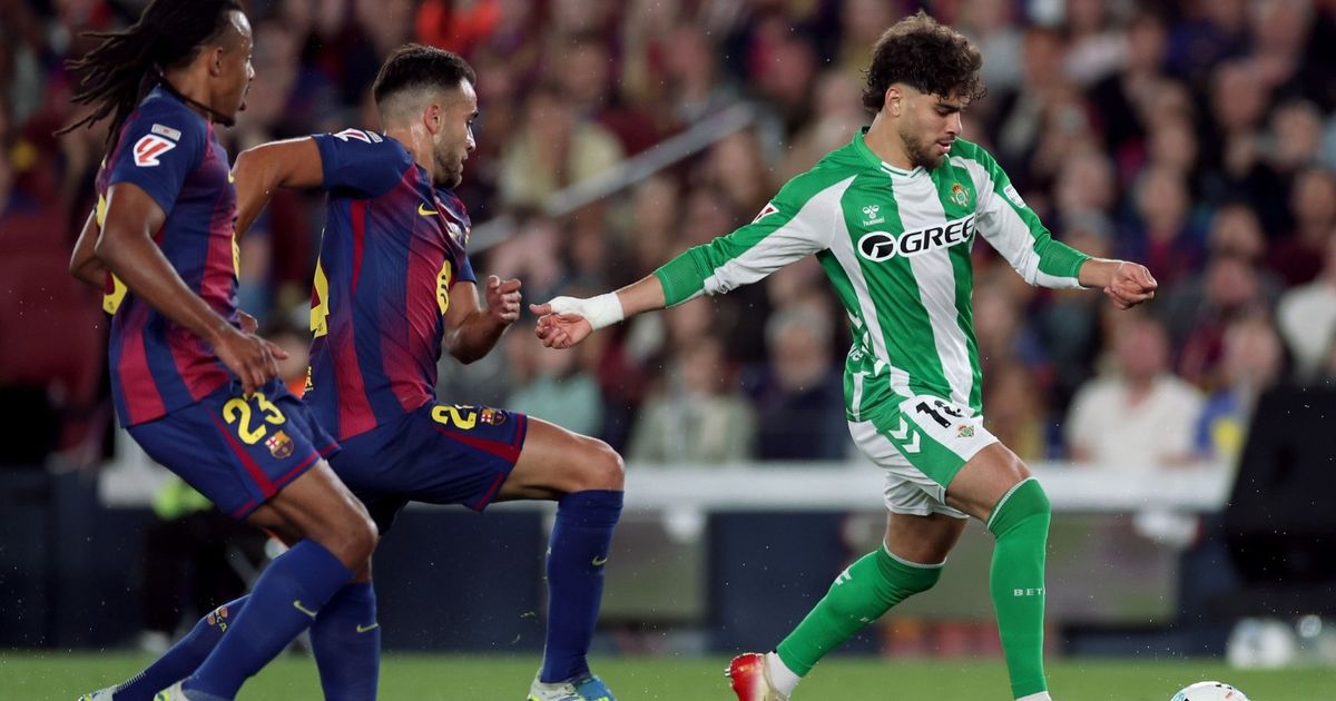 مساحات سبورت : برشلونة يفقد إيريك غارسيا وكوندي أمام باريس سان جيرمان