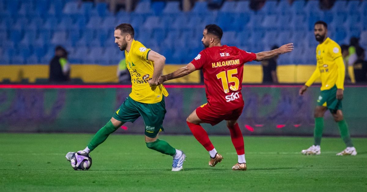 هدف كينونيس ينقذ القادسية من الخسارة أمام الخليج بالدوري السعودي