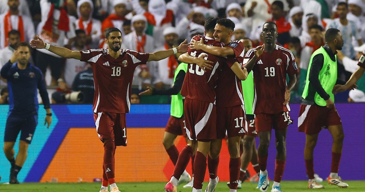 قطر تتجاوز الإمارات بثنائية وتتأهل إلى كأس العالم 2026