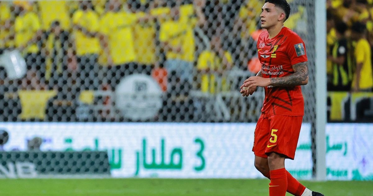 عملاق ألماني يطلب ضم لاعب وسط القادسية السعودي