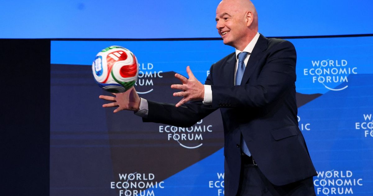 مادونا وشاكيرا تحييان أول حفل بين شوطي نهائي كأس العالم