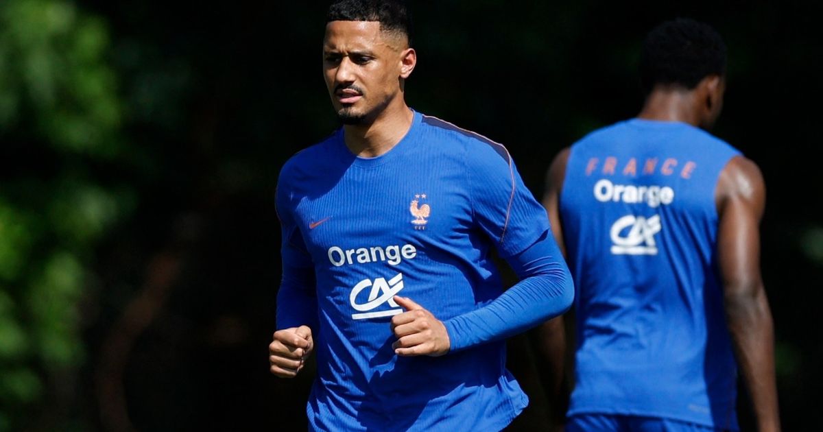 حيرة في تشكيلة فرنسا ضد السنغال.. مدافع أرسنال أم ريال مدريد الجديد؟