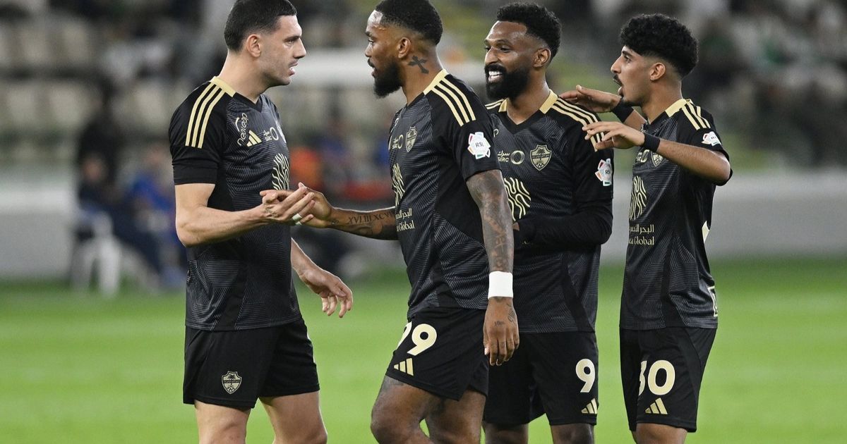 الأهلي ينجو من فخ الخليج قاهر الكبار بدوري روشن السعودي