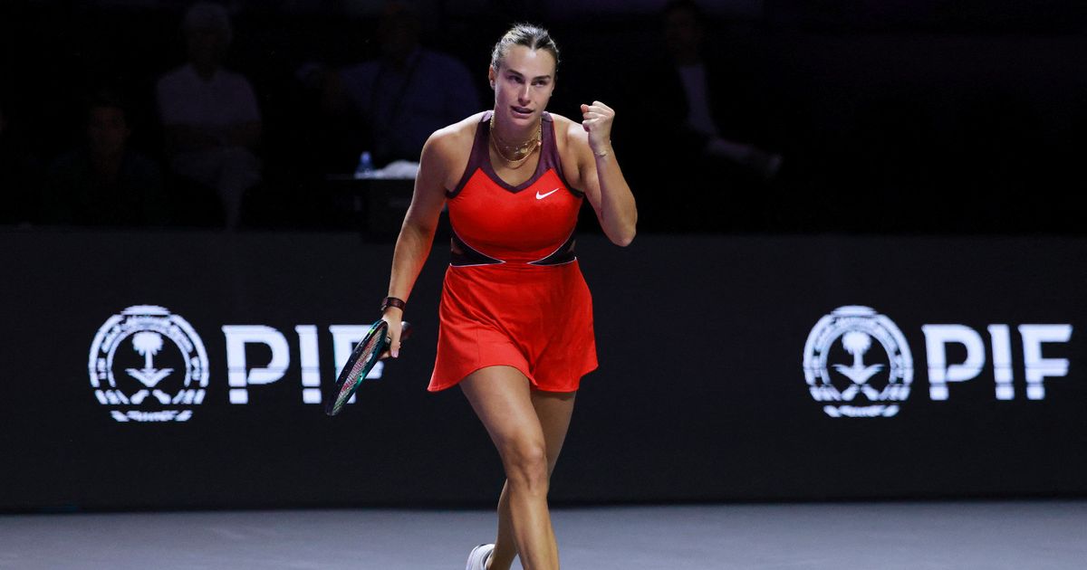 أرينا سابالينكا تسحق جاسمين باوليني في البطولة الختامية بالرياض