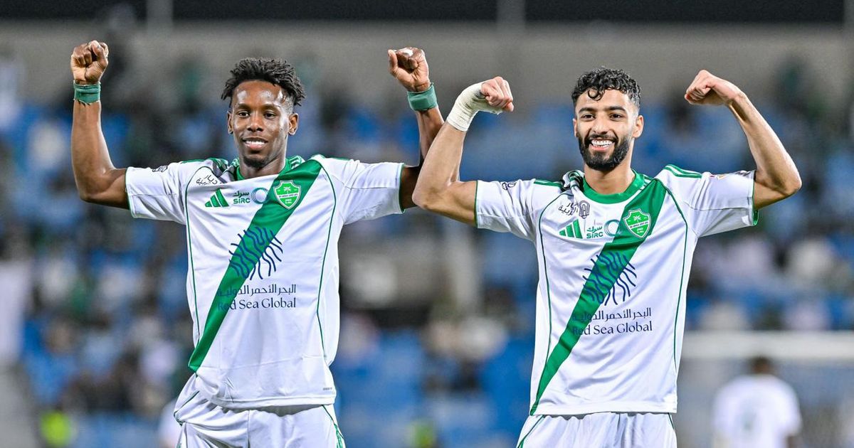 شاهد.. الأهلي ينجو من فخ الرياض بهدف عكسي ويتصدّر الدوري السعودي