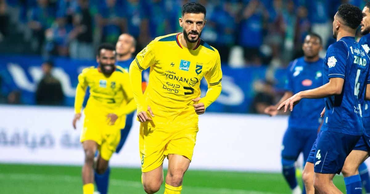 سبب طريف وراء تأخر انطلاق مباراة الفتح والحزم بالدوري السعودي