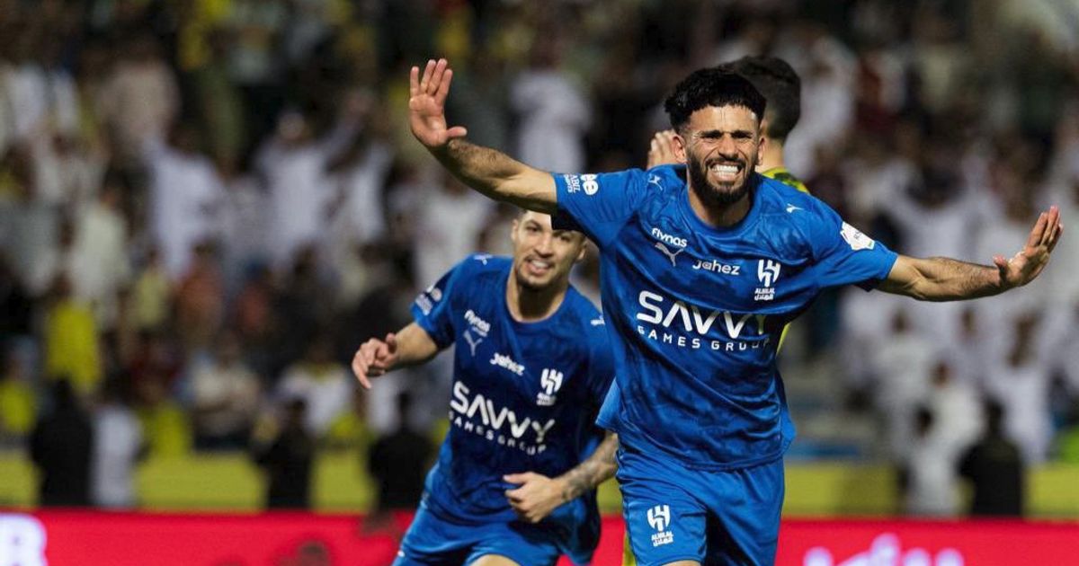 شاهد.. الهلال يقلب الطاولة على الخليج ويشدد الخناق على النصر