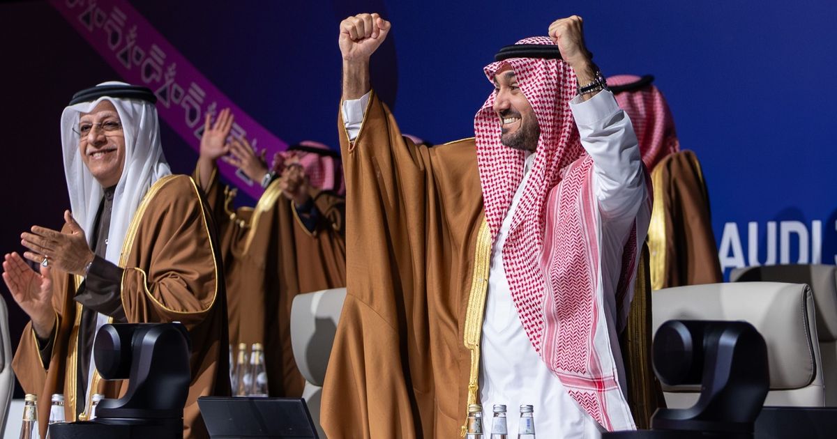 شاهد.. فرحة عارمة بعد فوز السعودية باستضافة كأس العالم 2034