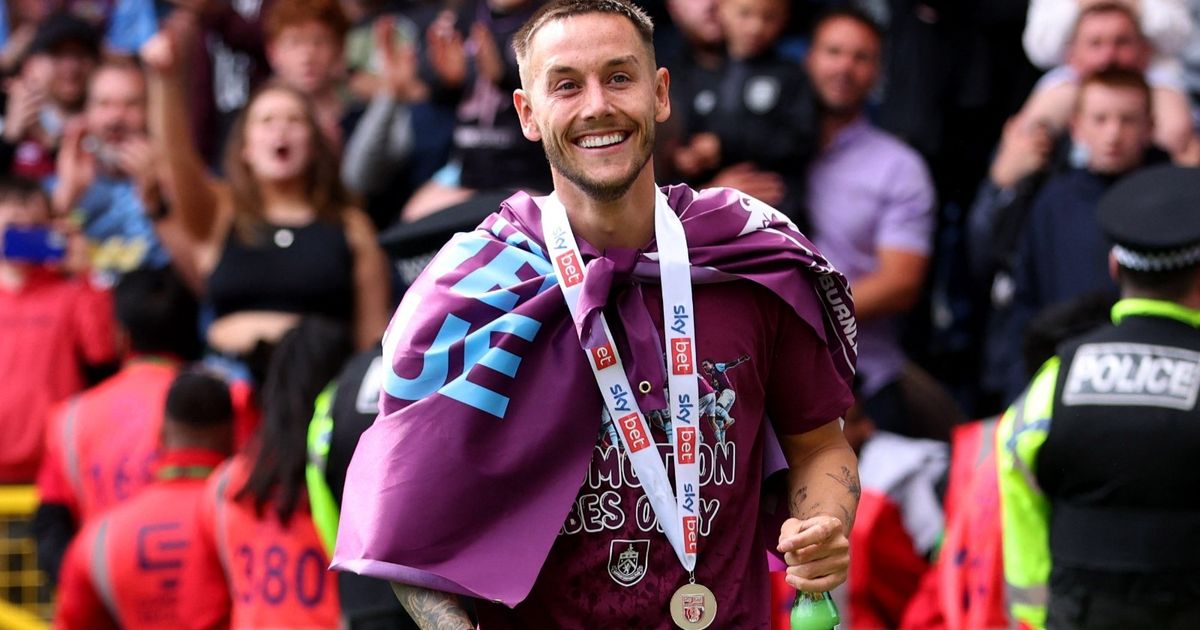 الشباب السعودي يتفق مع قائد وهداف بيرنلي في صفقة انتقال حر