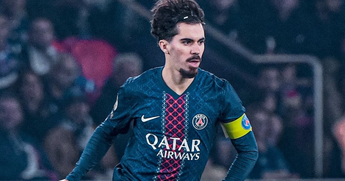 سان جيرمان يستعيد ثلاثي الوسط ويفقد كفاراتسخيليا أمام برشلونة