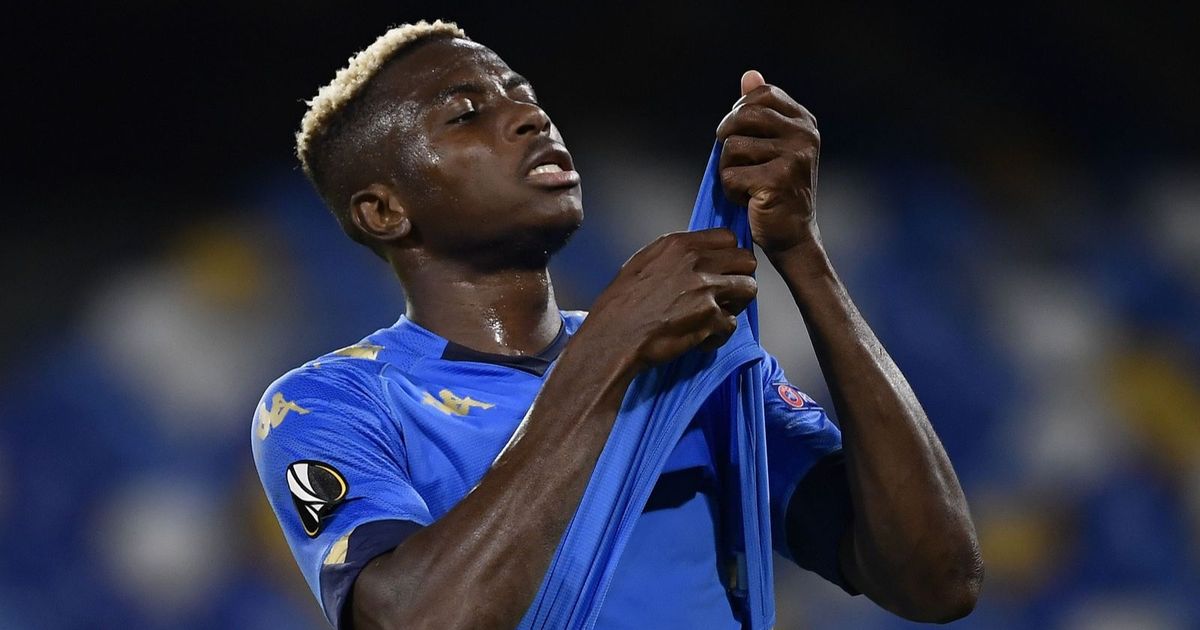 أوسيمين يُفضّل "العرض السعودي المغري" عن الانتقال إلى تشيلسي