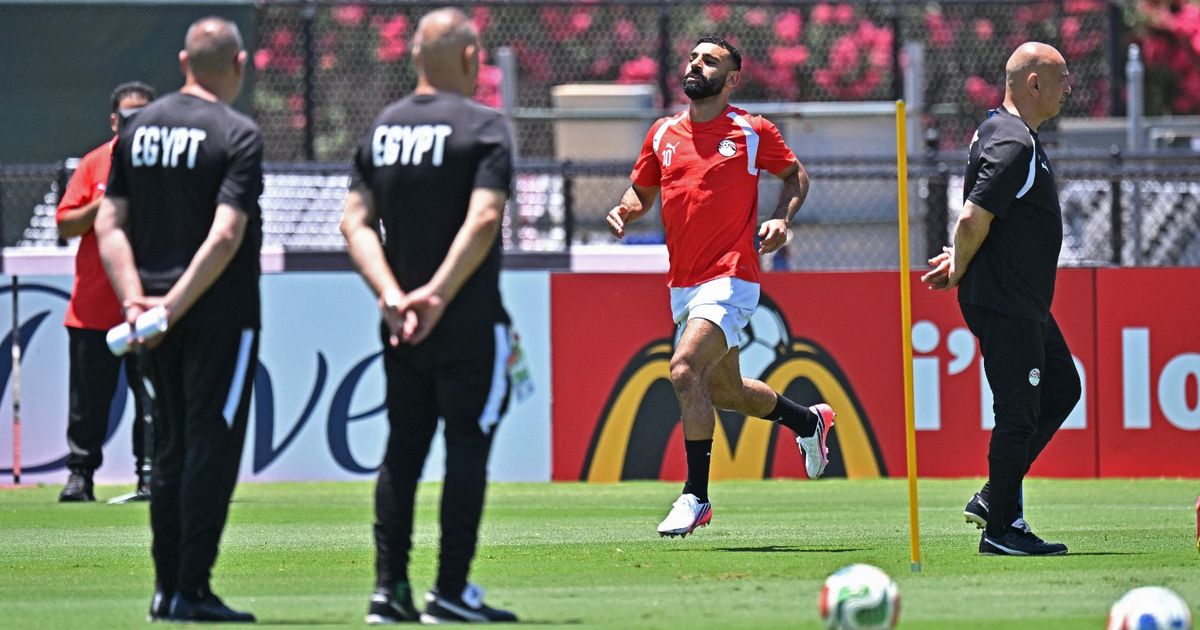 مفاجأة: محمد صلاح "السليم" يغادر معسكر منتخب مصر.. ما السبب؟