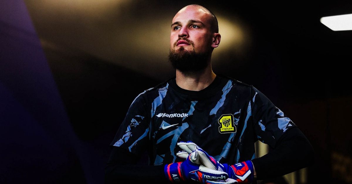 رايكوفيتش الأفضل وبنزيما بين الأسوأ في كلاسيكو الهلال والاتحاد