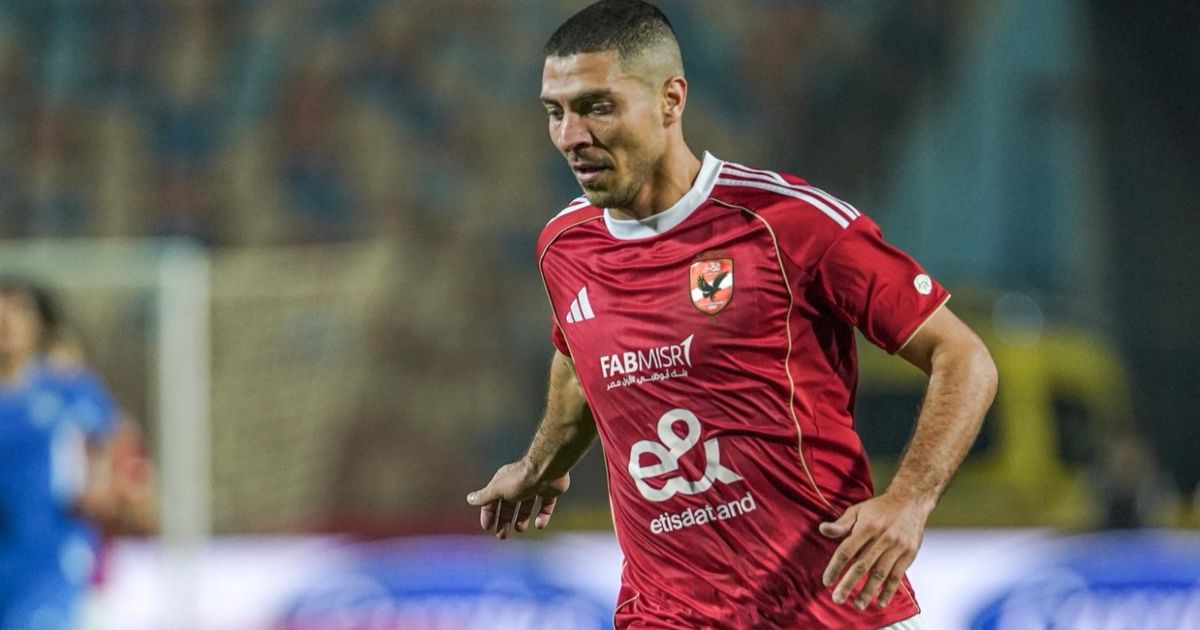 شاهد.. لقطة غريبة من محمد شريف مهاجم الأهلي تثير سخرية المشجعين