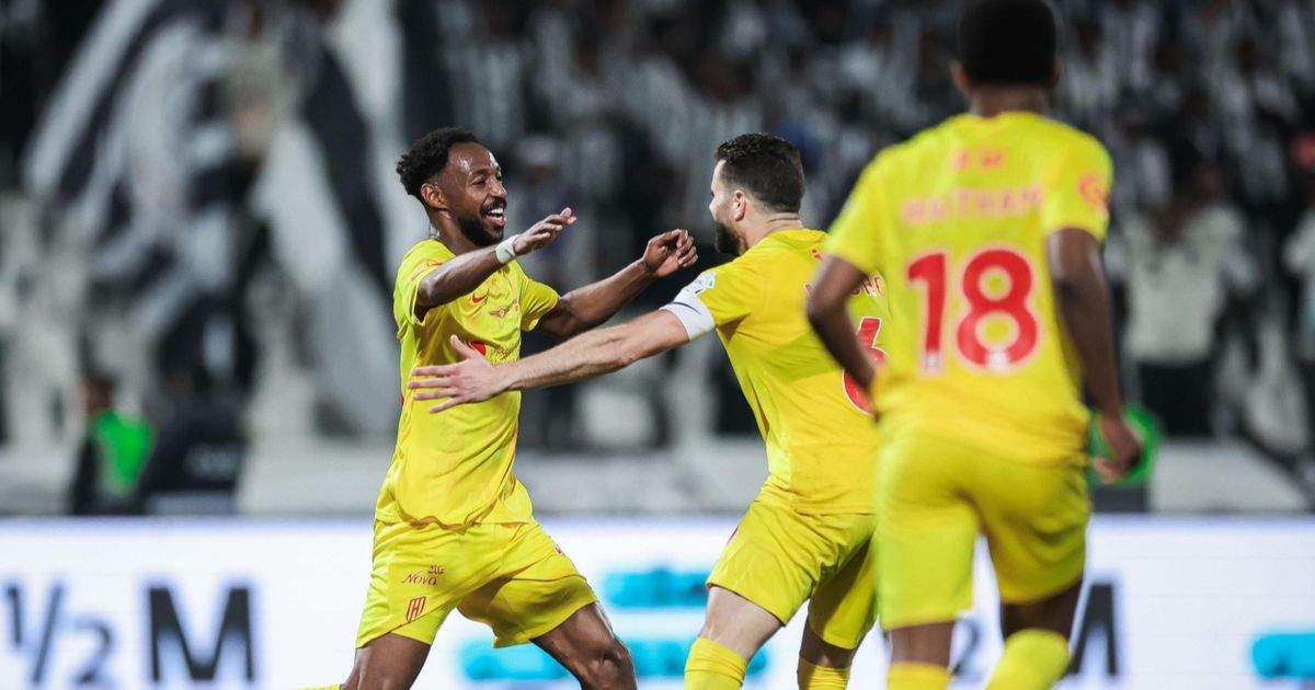 شاهد.. القادسية ينتفض بعد طرد أوباميانغ وينتزع الفوز من الشباب