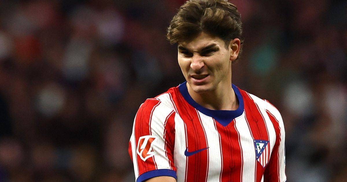 خوليان ألفاريز يعتذر لجمهور أتلتيكو مدريد بعد فشل حلم برشلونة