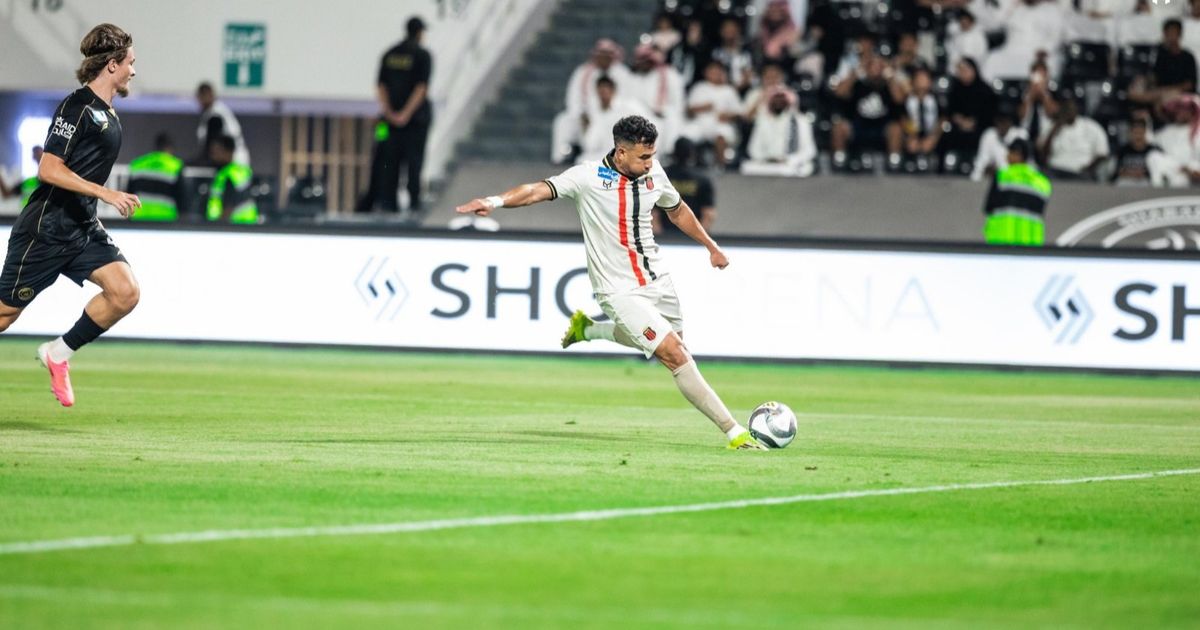 شاهد.. تريزيغيه يسجل هدفه الأول مع الرياض خلال التعادل أمام الشباب