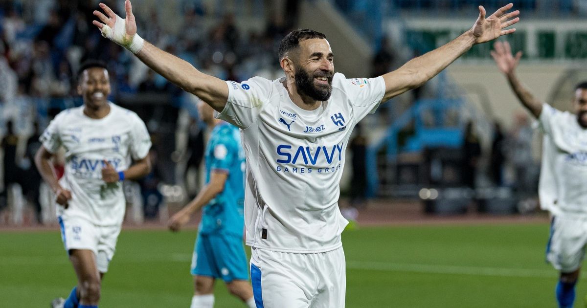 كريم بنزيما يعادل رقمين قياسيين في ظهوره الأول مع الهلال