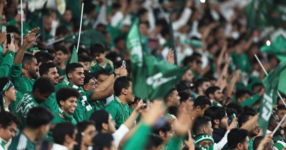 السعودية تترقب "الأكياس الزرقاء وعرض ليزر" في مباراة احتفالية لليابان
