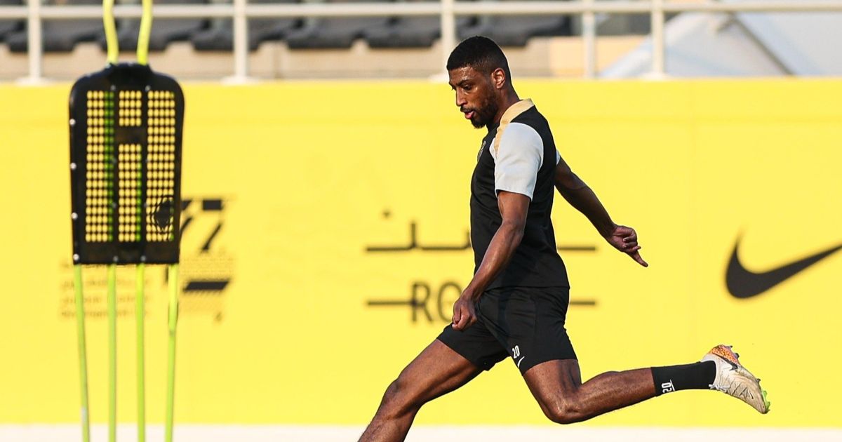 بعد غيابه الموسم الماضي.. الاتحاد يجدد عقد شراحيلي حتى 2028