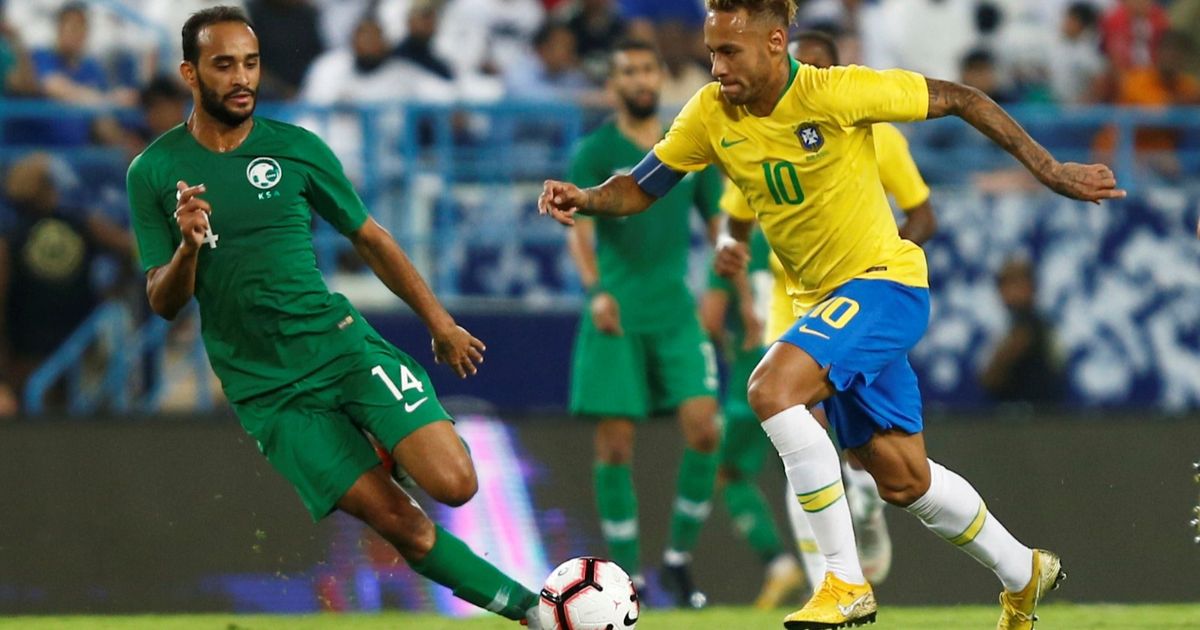 عطيف نجم السعودية ينفي اعتزاله بعد ساعتين من بيان كاذب