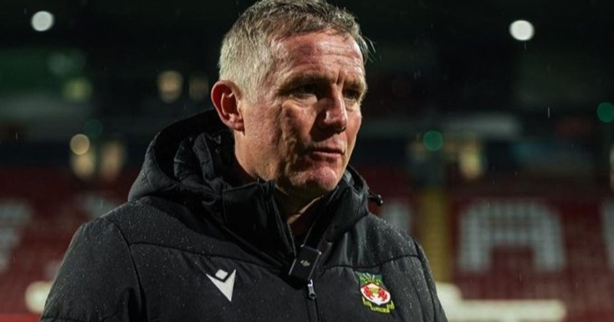 نادي ريكسهام يمنح المدرب فيل باركنسون "وظيفة مدى الحياة"