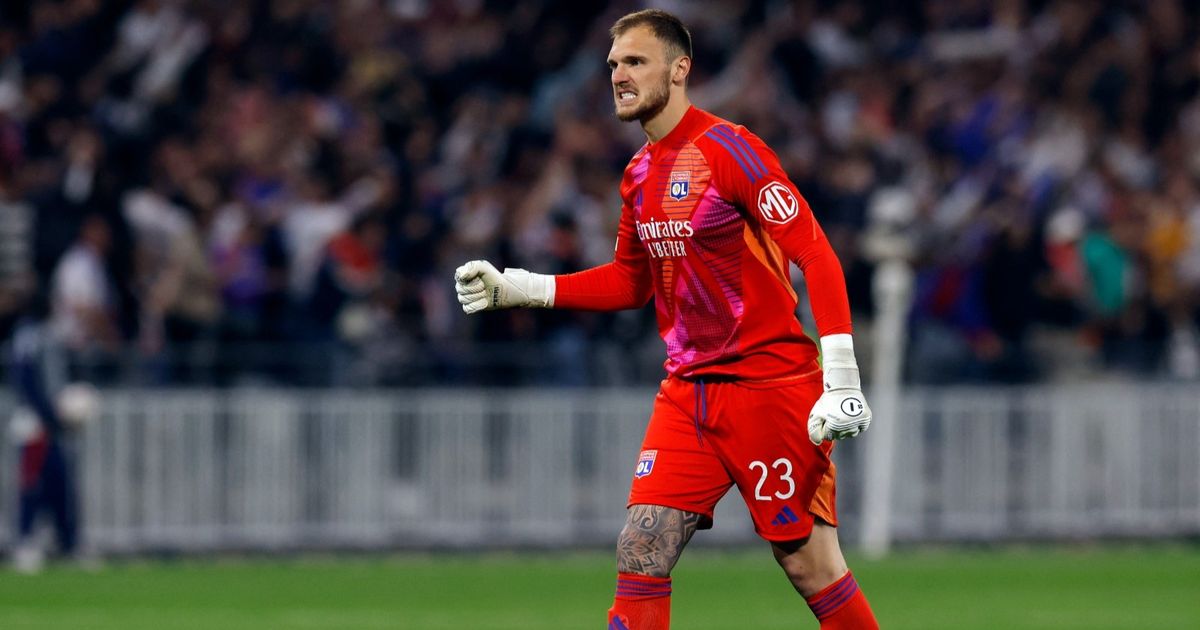 نيوم يستهدف حارس ليون ويواجه منافسة قوية من نادٍ إنجليزي