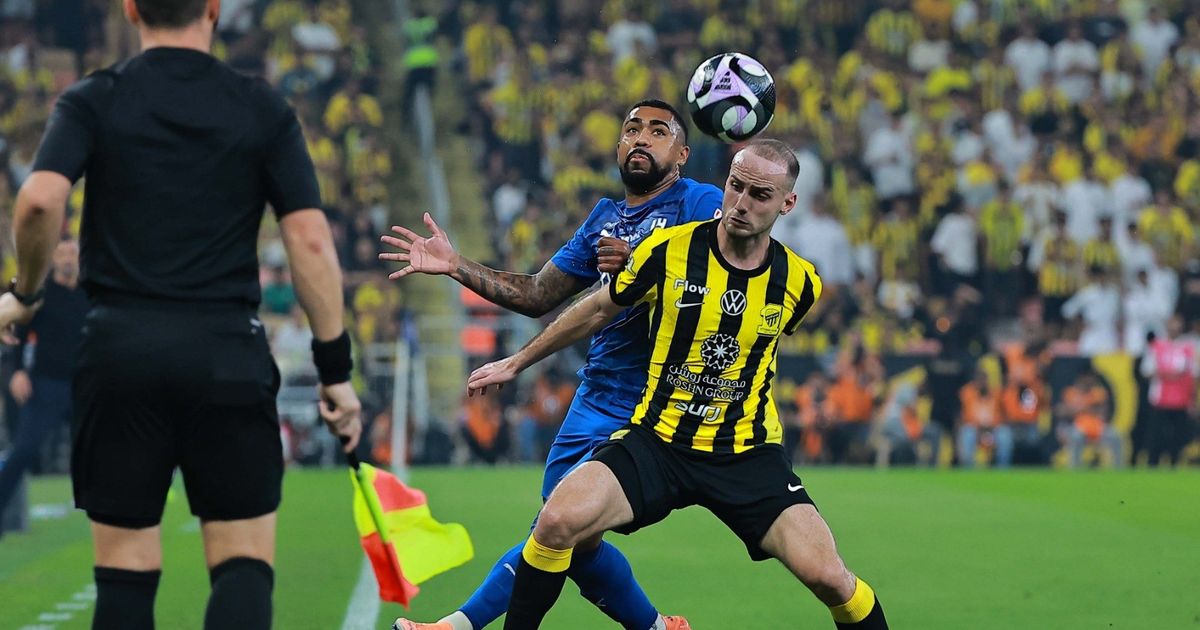 شاهد.. الهلال يشعل الكلاسيكو أمام الاتحاد بهدف دومبيا العكسي