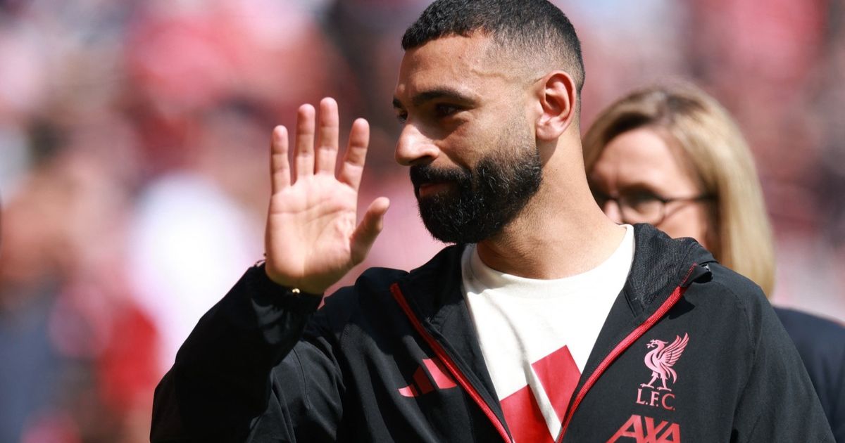 شاهد.. محمد صلاح "المحبوب" يفاجئ المشجعين في أنفيلد رغم الإصابة