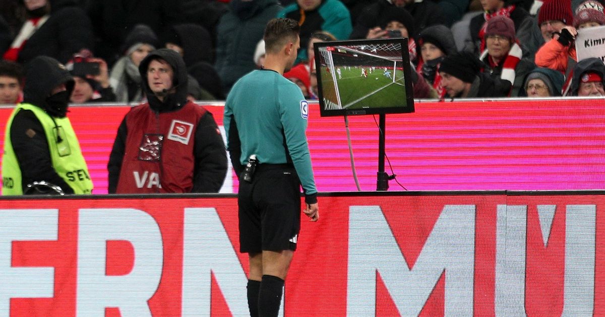 حكم ألماني مغمور يدير مباراة متوترة في مصر مقابل مبلغ ضخم