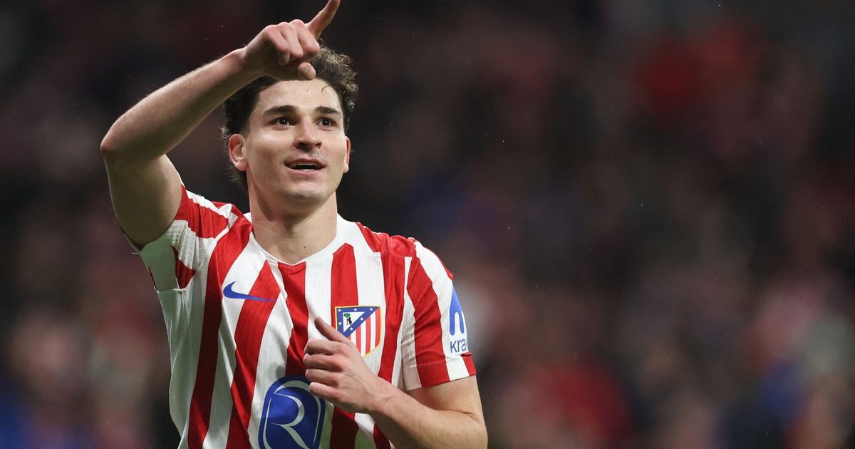 برشلونة يتمسك بصفقة خوليان ألفاريز "مهما كانت الظروف"