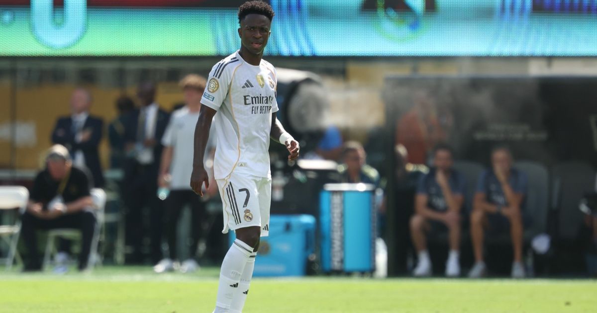 مفاجأة.. فينيسيوس "لا يشعر بالراحة" مع ألونسو وقد يرحل مجاناً