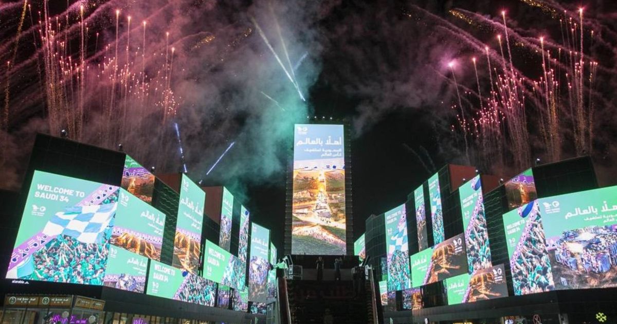 ليل السعودية يتحول لنهار احتفالاً باستضافة كأس العالم 2034