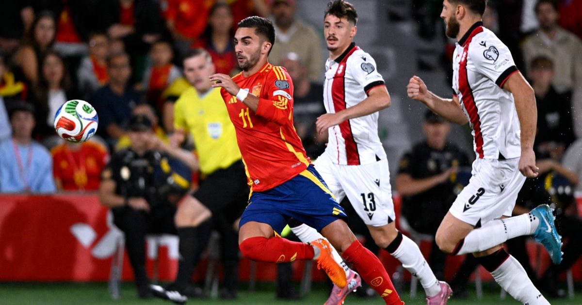 برشلونة يكشف تفاصيل إصابة فيران توريس