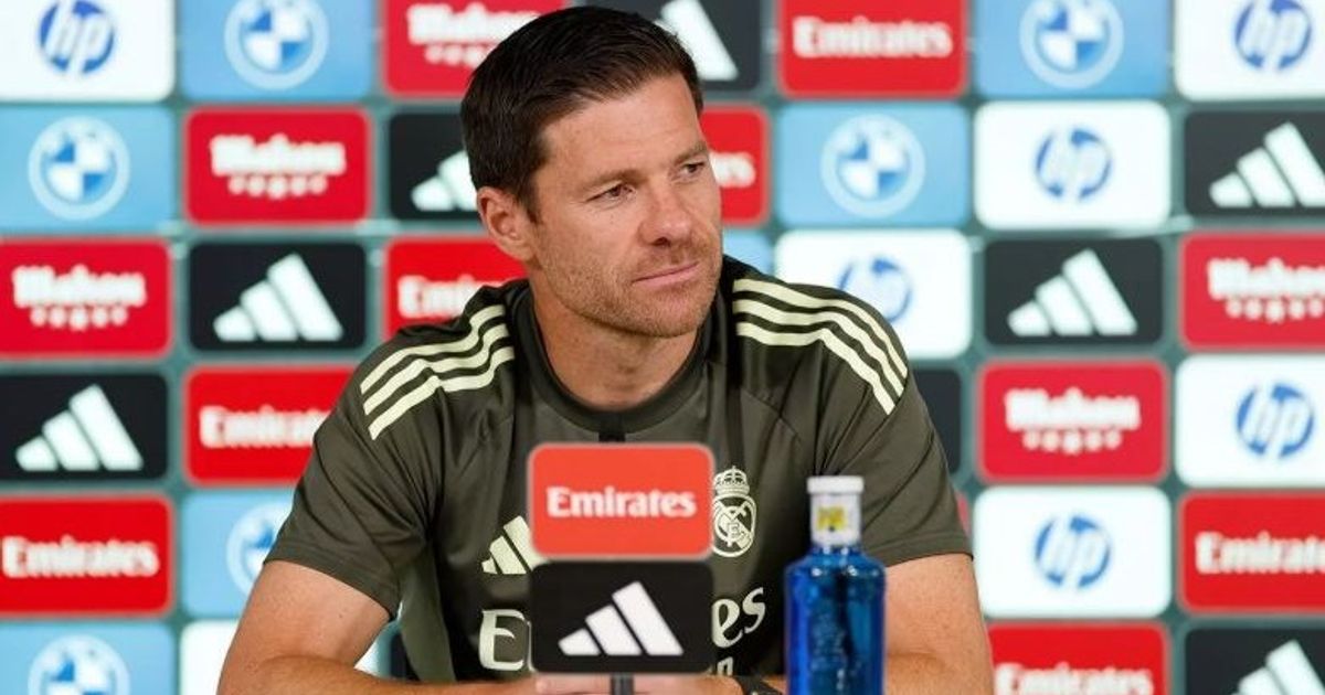 ألونسو يغلق ميركاتو ريال مدريد ويؤكد بقاء سيبايوس