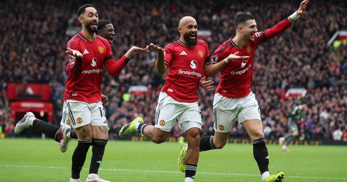 مانشستر يونايتد يتغلب على توتنهام ليحقق فوزه الرابع توالياً