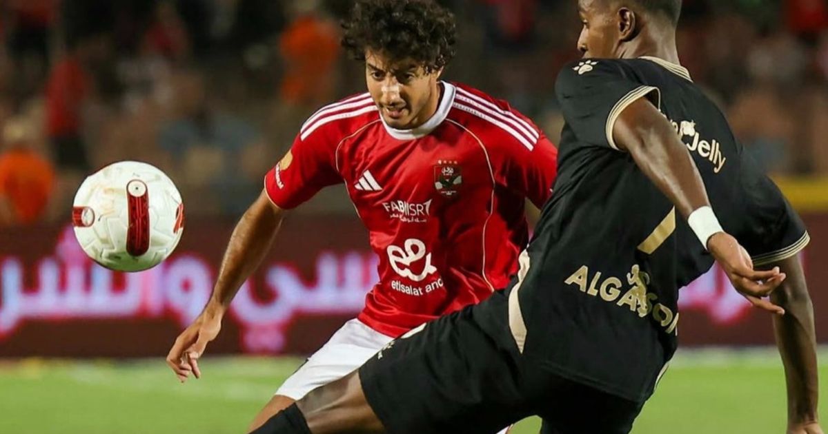 إيقاف لاعب الأهلي ومدرب بيراميدز بعد الطرد في الدوري المصري