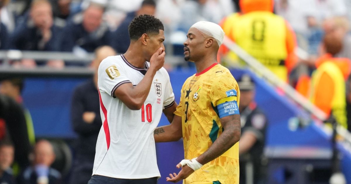 "يويفا" يُعاند "فيفا" برفض البطاقة الحمراء لمعاقبة "تغطية الفم"