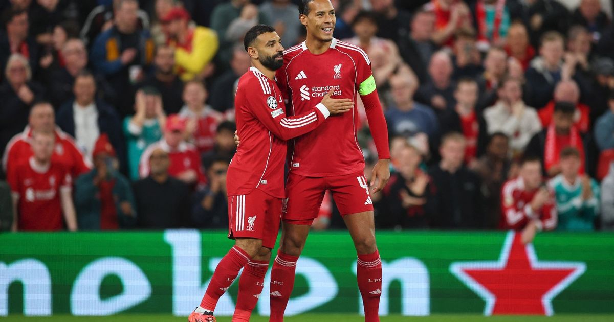 شاهد.. فان دايك يحتفل بهدف محمد صلاح قبل تسديدة "الملك المصري"